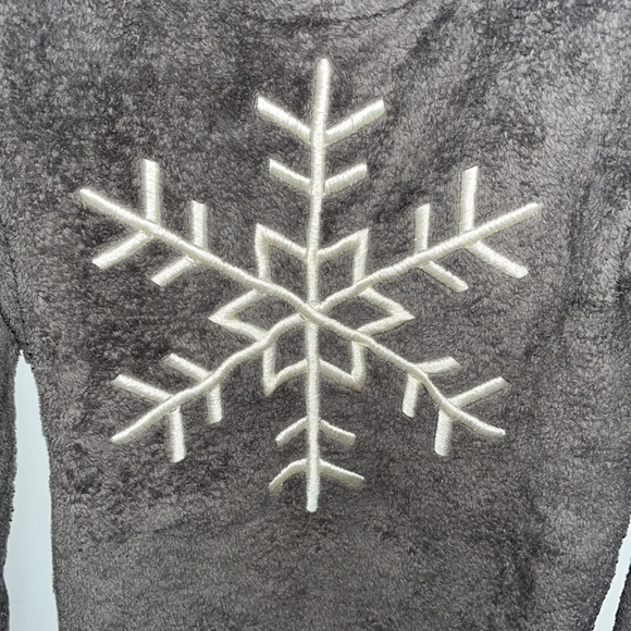 MAURICES FUZZY FLEECE GRAY SNOWFLAKE LONGSLEEVE LOUNGEWEAR SIZE SMALL - Picture 4 of 4